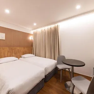  Hotel Ara